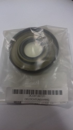 Uszczelniacz olejowy oryginał Kubota 3C09144120