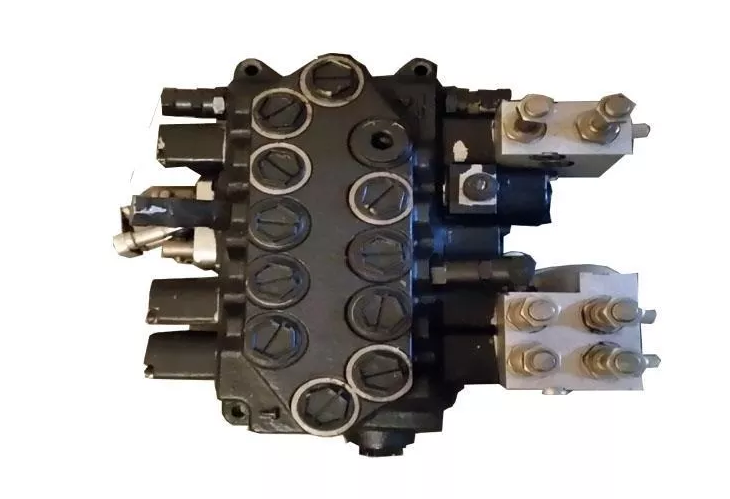 Rozdzielacz 0.900.0239.9  oryginał Deutz Fahr